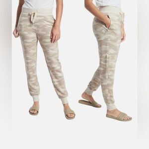 Athleta Balance Printed Jogger Athleisure Neutral Camo Size Medium